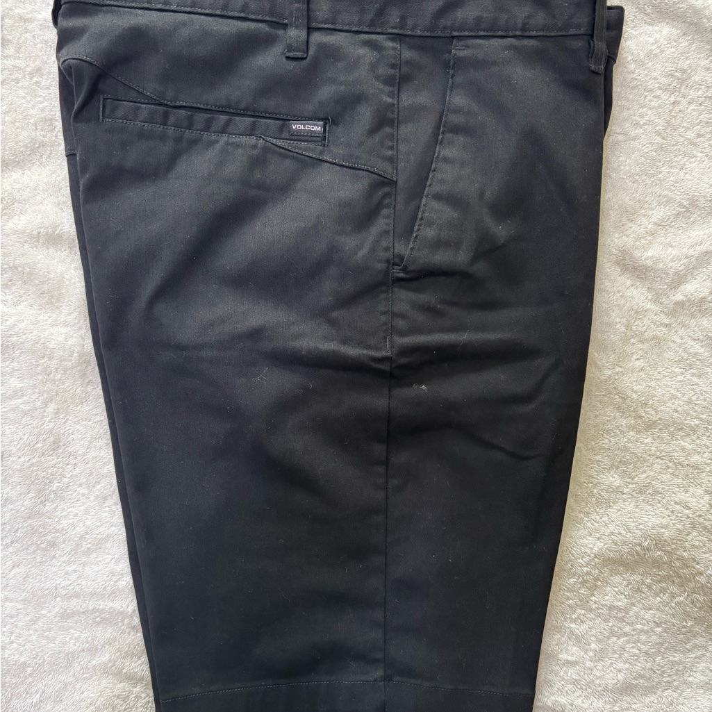 Volcom Men's Black Flat Front Chino Shorts / Size 36
